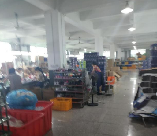 樂啦啦鞋服有限公司車間