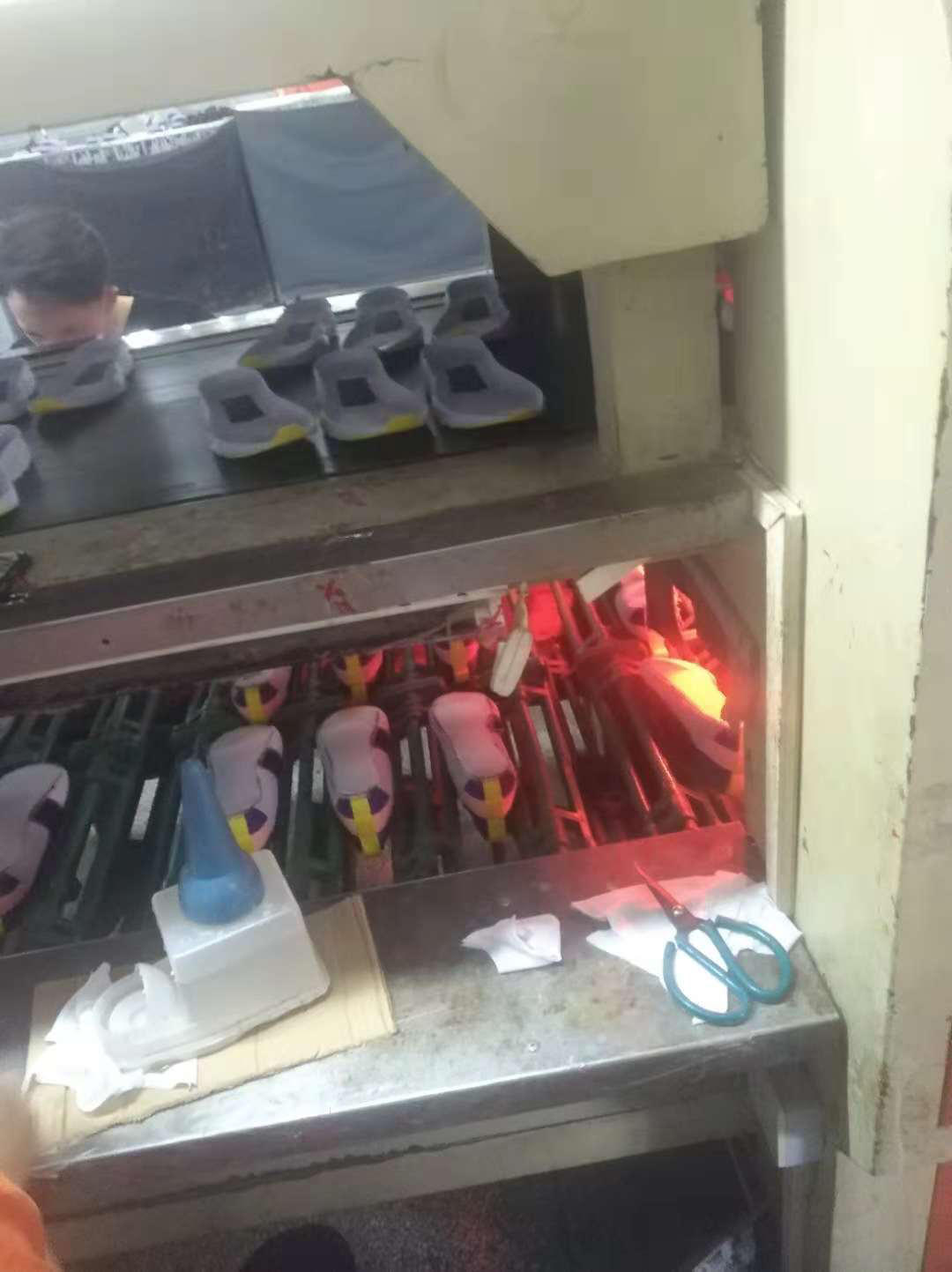 PU鞋膠